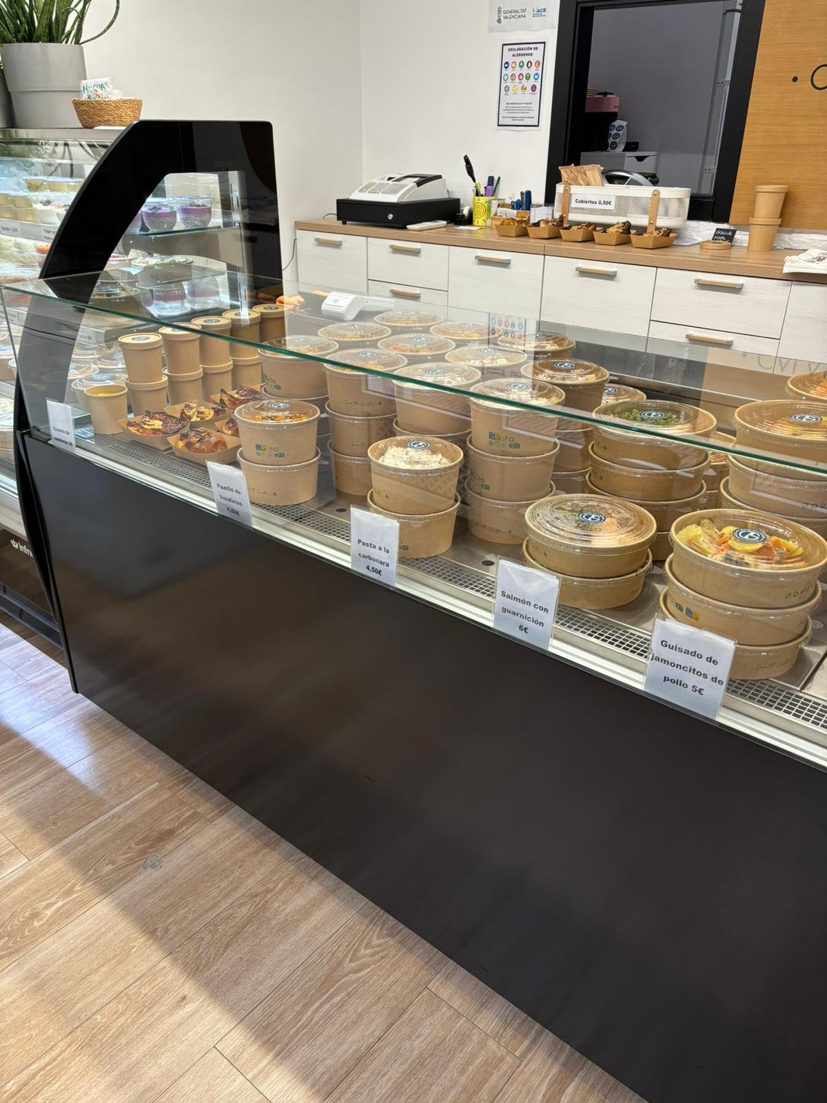 Expositor de postres y comida